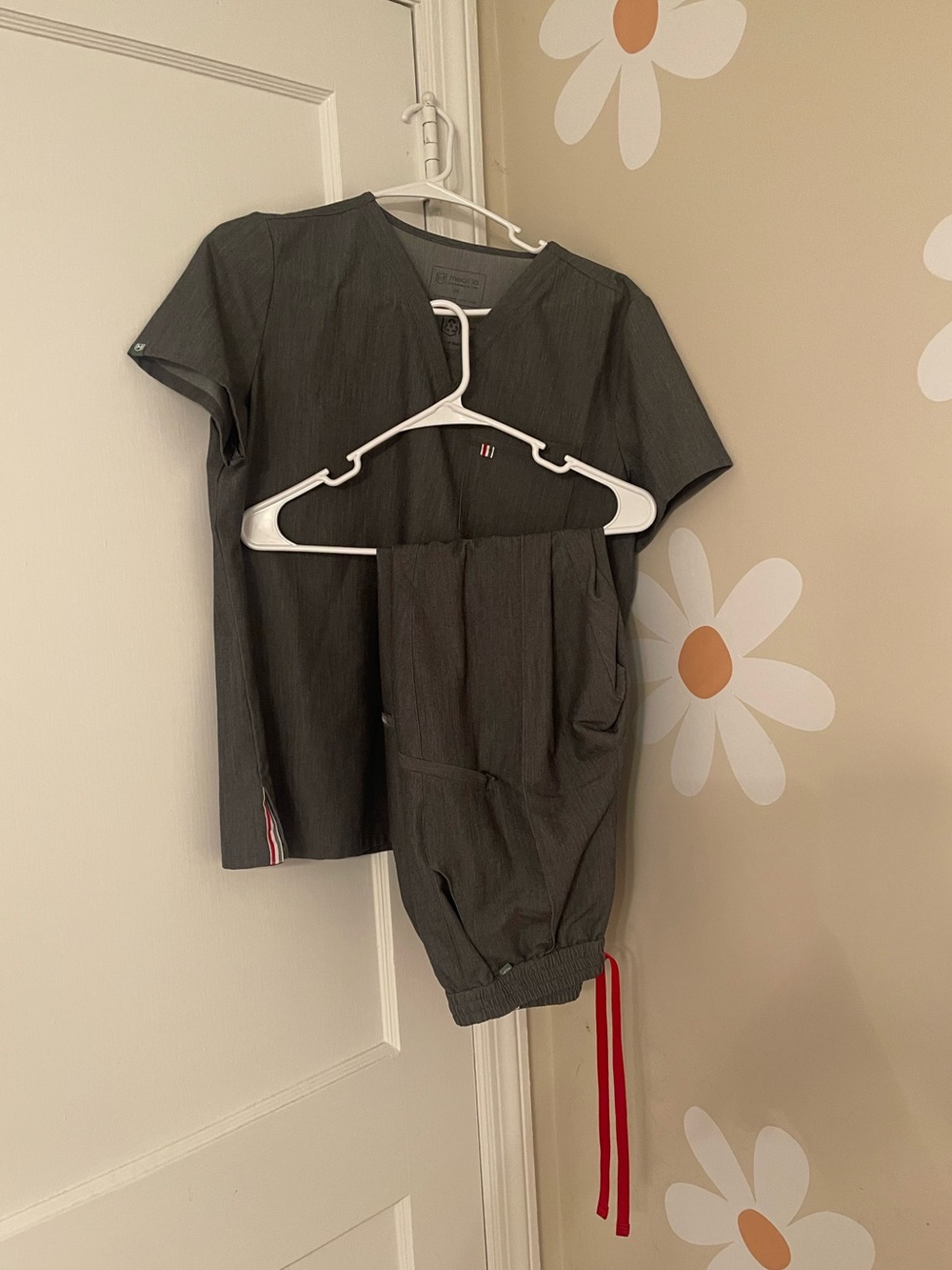 MEDICLO M/PM Heather Grey Scrub Set FYSEL recycled bottle soft material